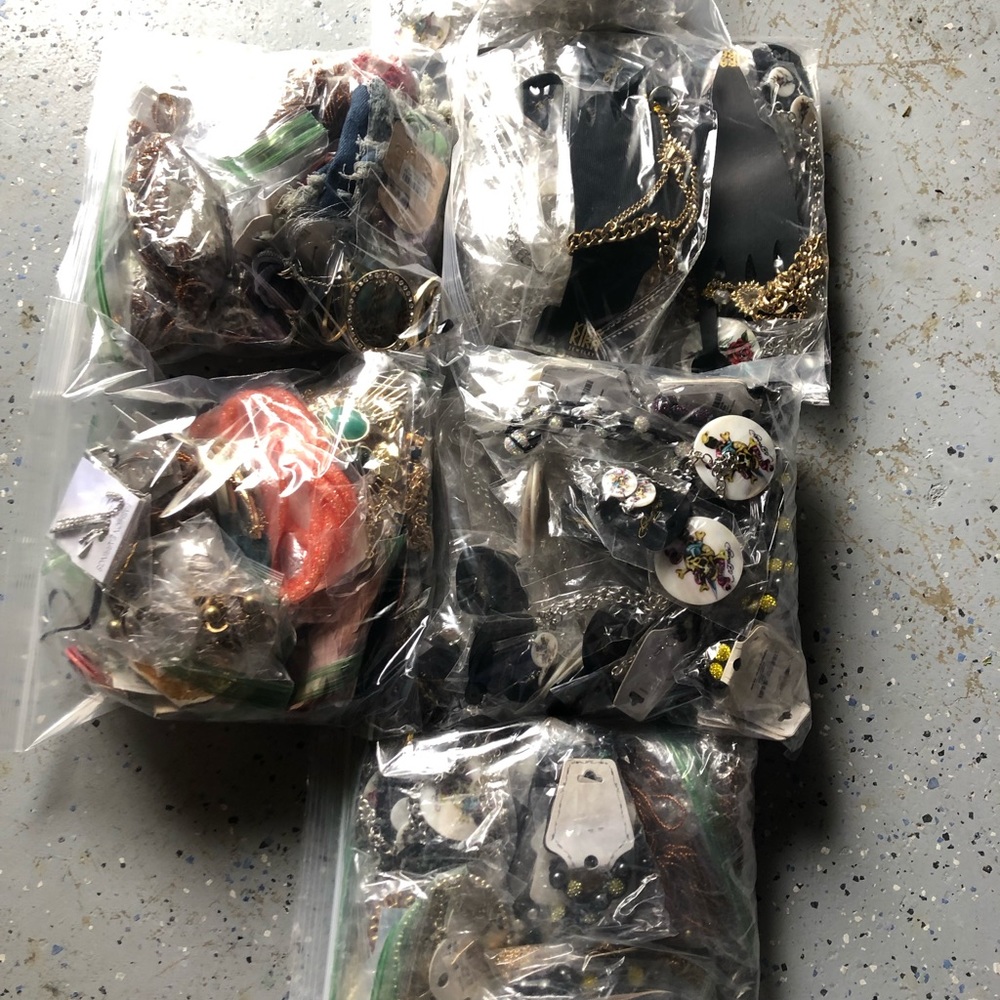 Huge LOT of mixed NEW high end fashion Jewlery